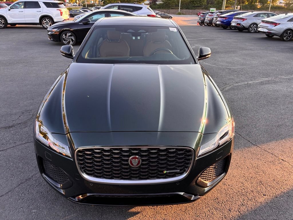 Used 2022 Jaguar XF R-Dynamic SE AWD/4WD image 9