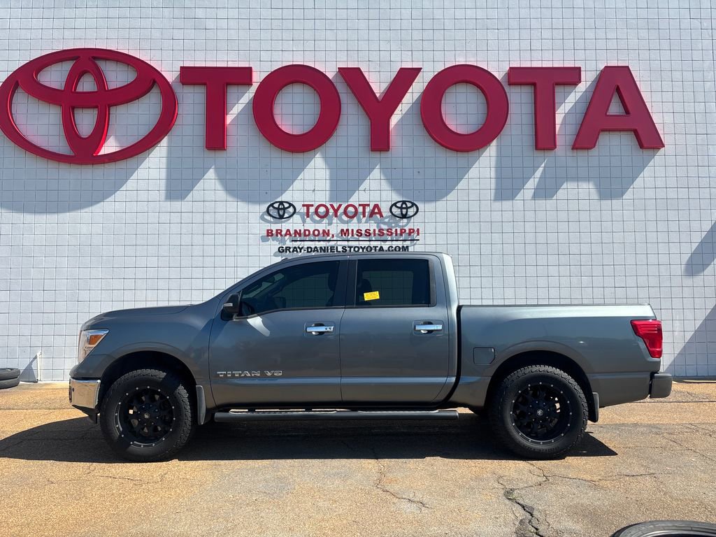 Used 2018 Nissan Titan SV w/ SV Convenience Package RWD image 4