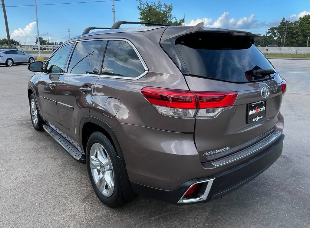 Used 2017 Toyota Highlander Limited FWD image 4