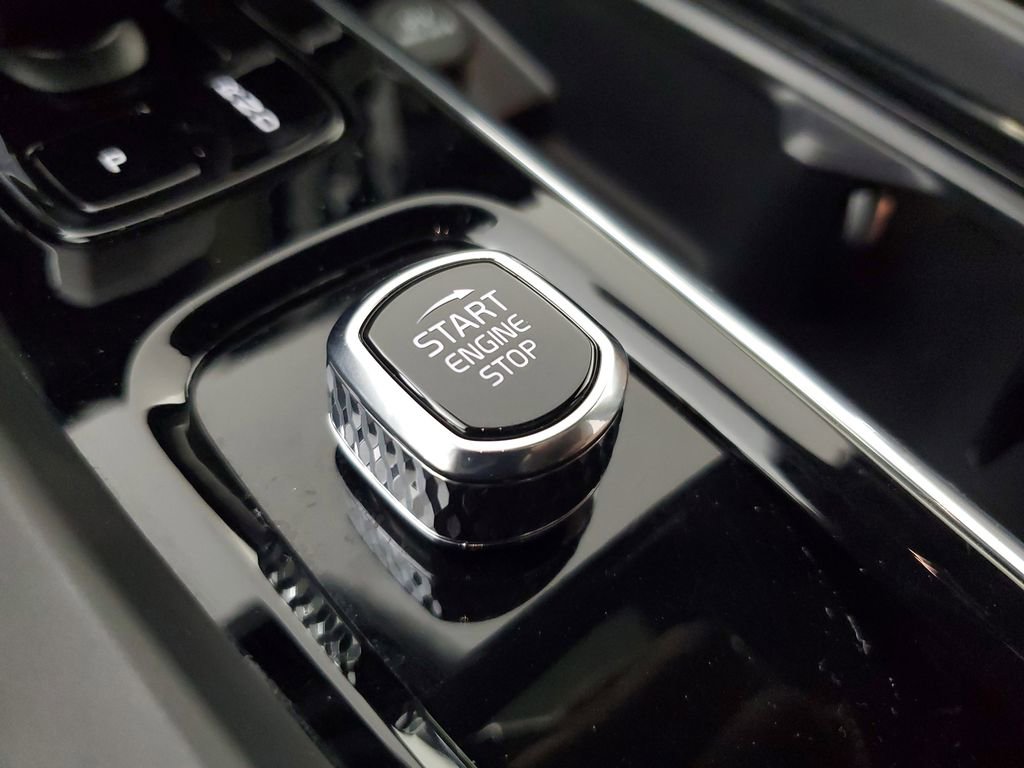 Certified 2025 Volvo XC60 B5 Plus image 35