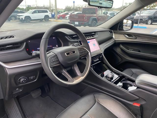 Used 2023 Jeep Grand Cherokee Limited w/ Luxury Tech Group II image 13