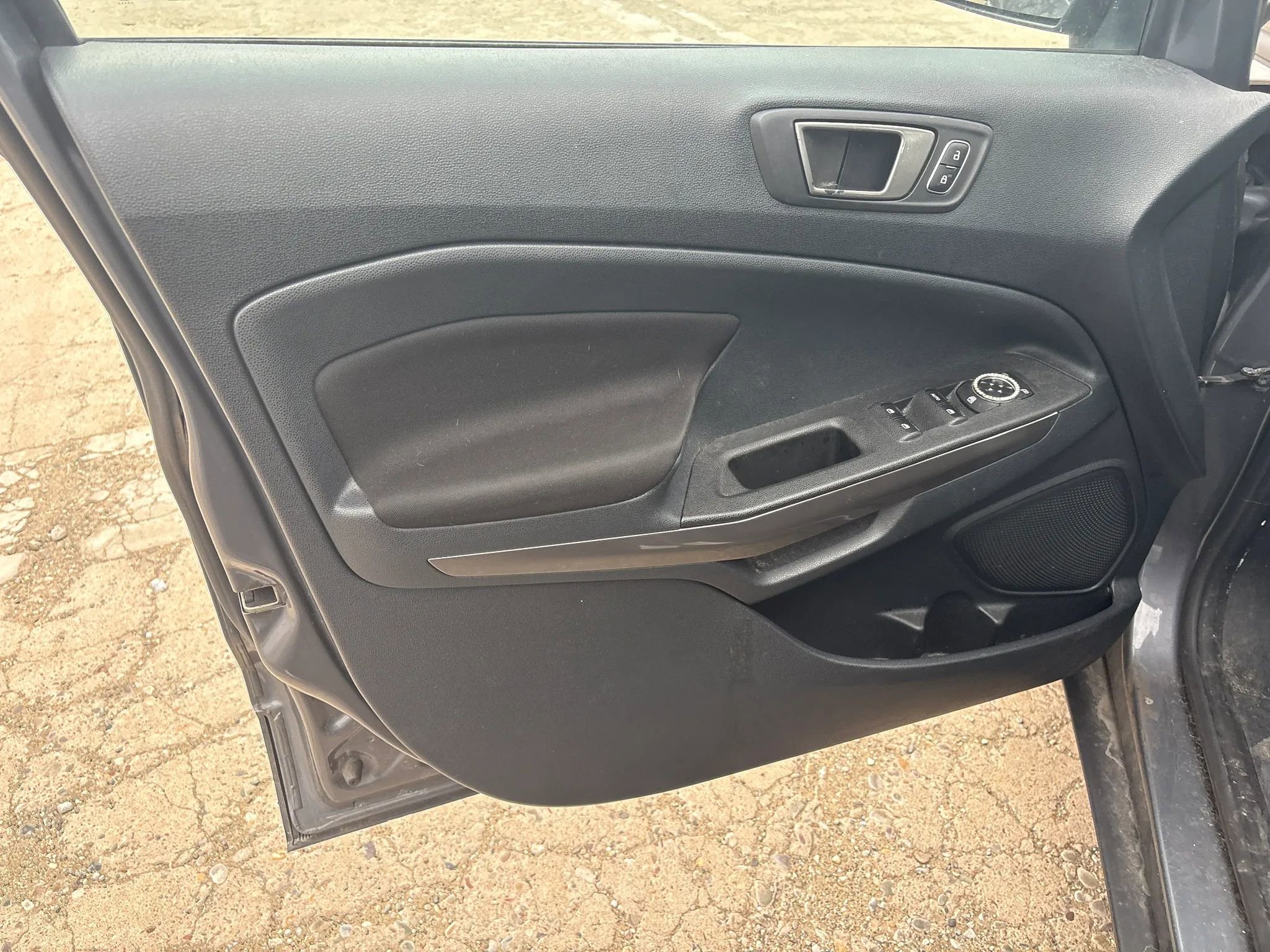 Used 2020 Ford EcoSport SE image 9