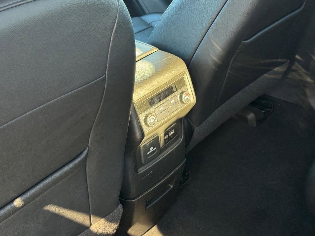 Used 2023 GMC Acadia SLT image 18