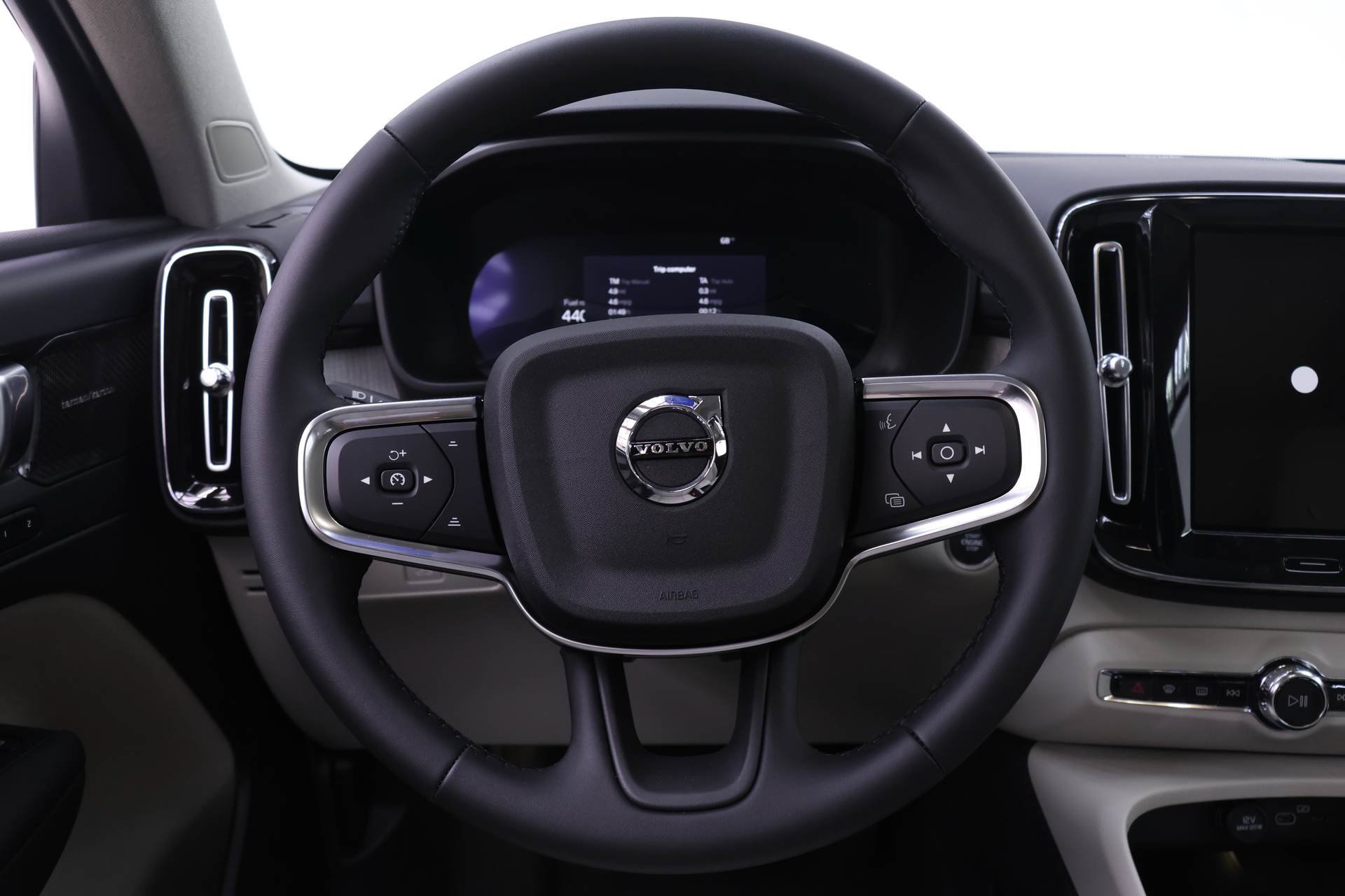 New 2026 Volvo XC40 B5 Ultra w/ Protection Package Premier AWD/4WD image 15