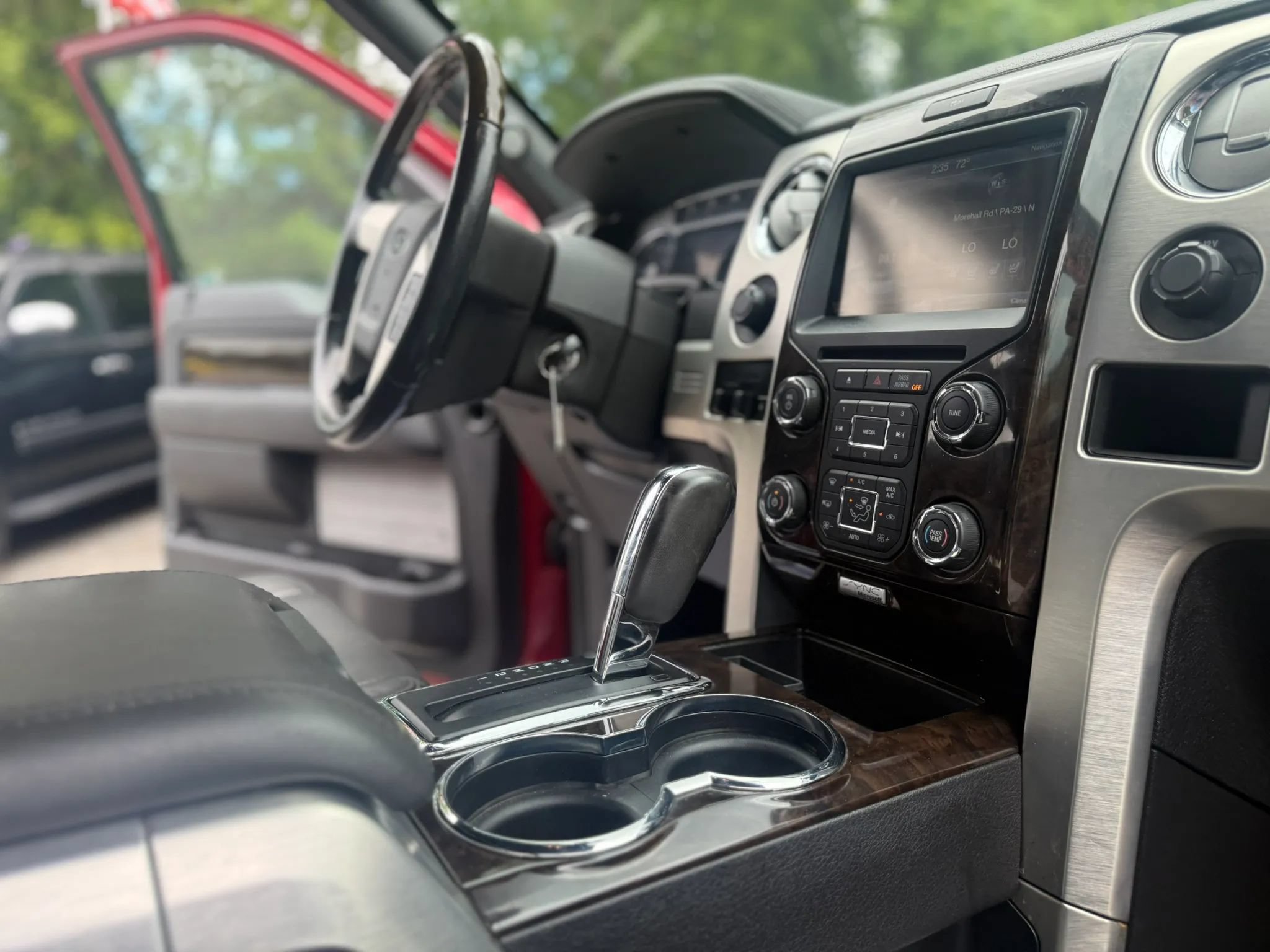 Used 2013 Ford F150 Platinum AWD/4WD image 9