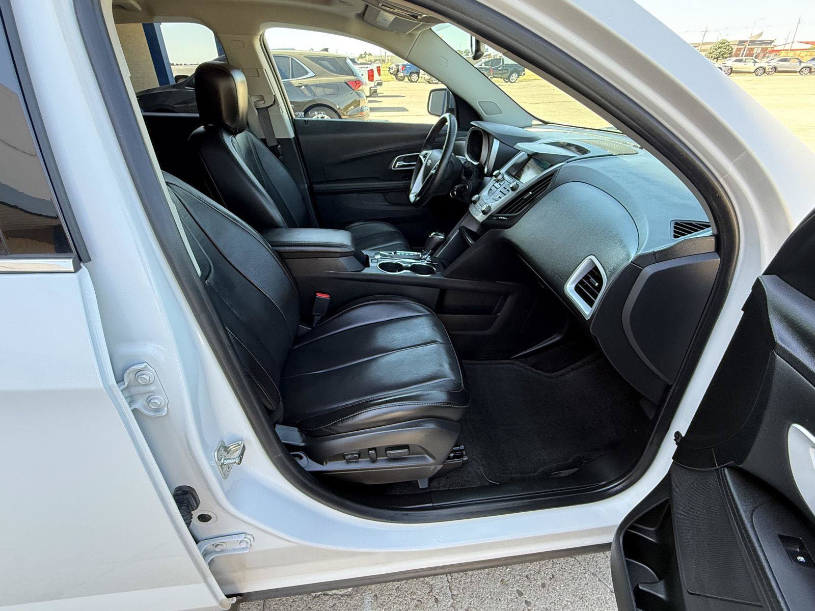 Used 2017 Chevrolet Equinox Premier w/ Enhanced Convenience Package AWD/4WD image 18