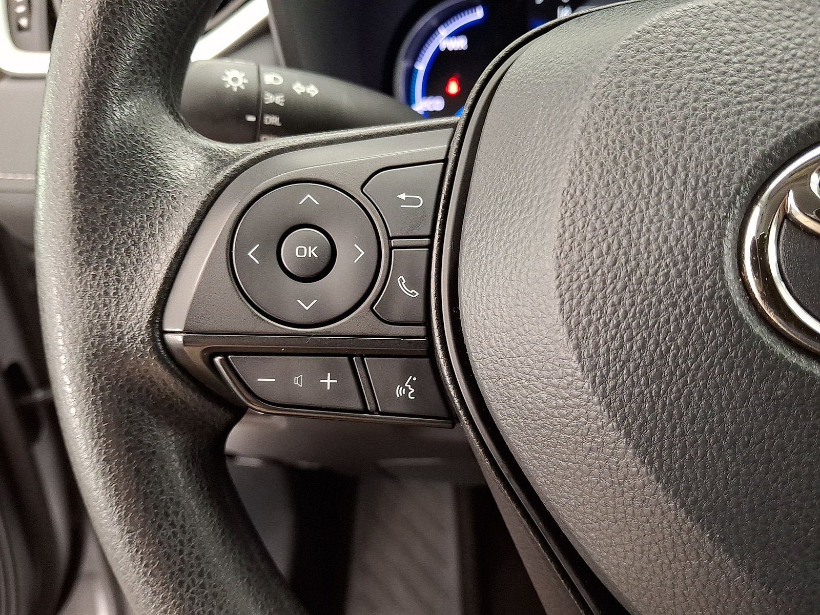 Used 2025 Toyota RAV4 LE AWD/4WD image 9