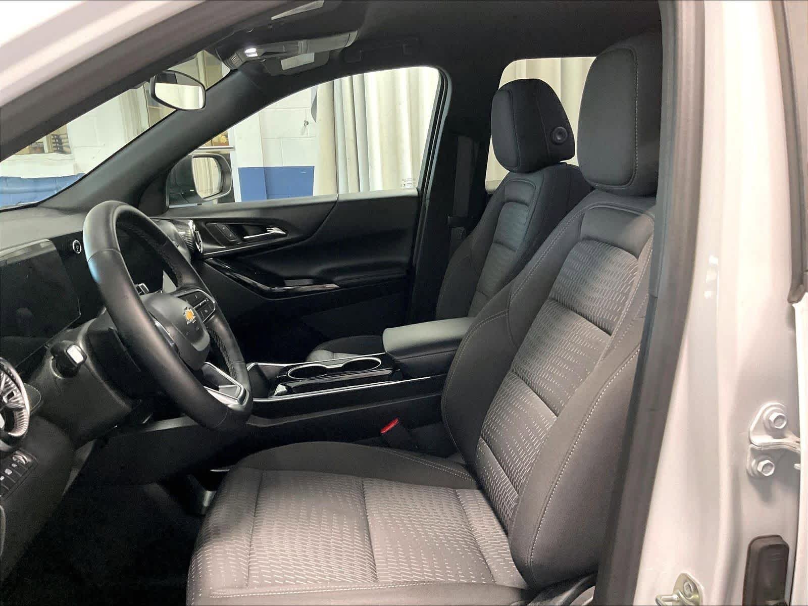 Used 2025 Chevrolet Equinox LT AWD/4WD image 10