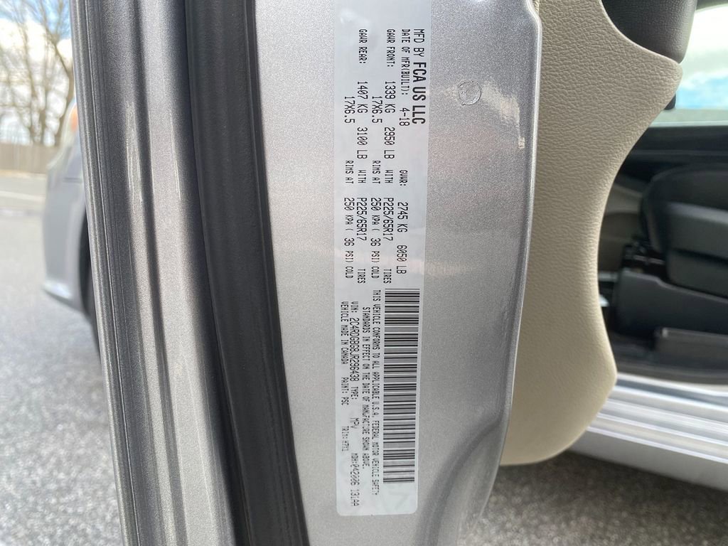 Used 2018 Dodge Grand Caravan SE w/ UConnect Hands-Free Group image 32