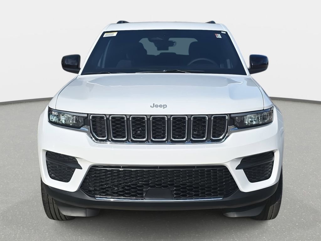 New 2025 Jeep Grand Cherokee Laredo image 2