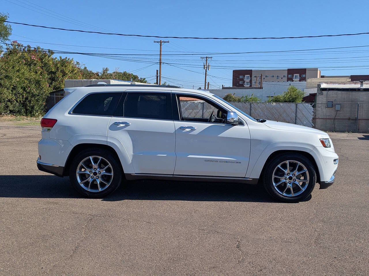 Used 2014 Jeep Grand Cherokee Summit image 2