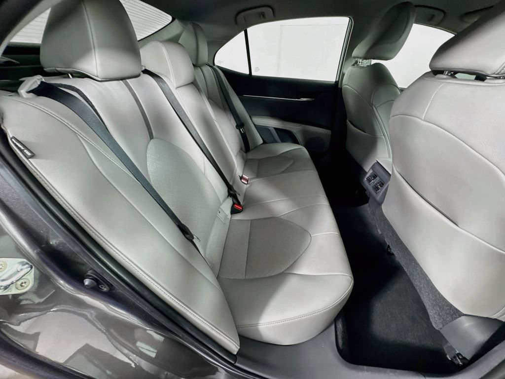 Used 2021 Toyota Camry XLE FWD image 33