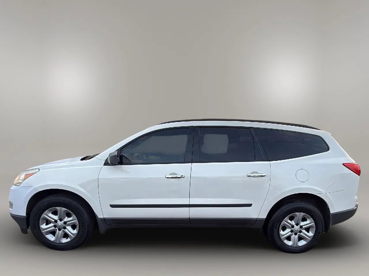 Used 2012 Chevrolet Traverse LS image 2