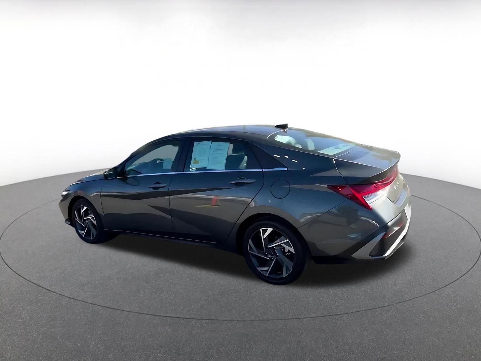 Used 2025 Hyundai Elantra SEL image 10