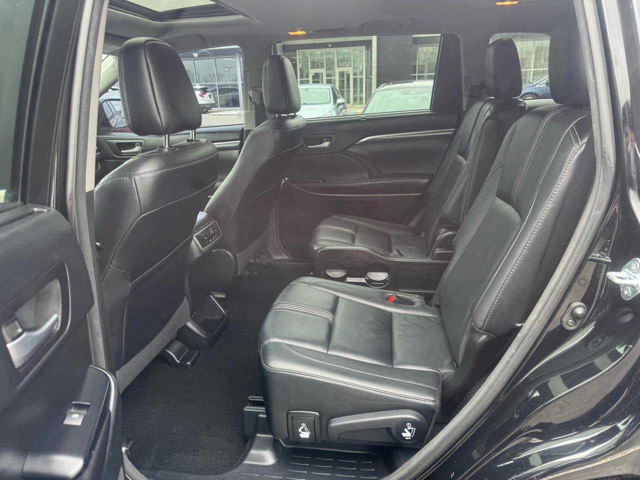 Used 2017 Toyota Highlander SE AWD/4WD image 20