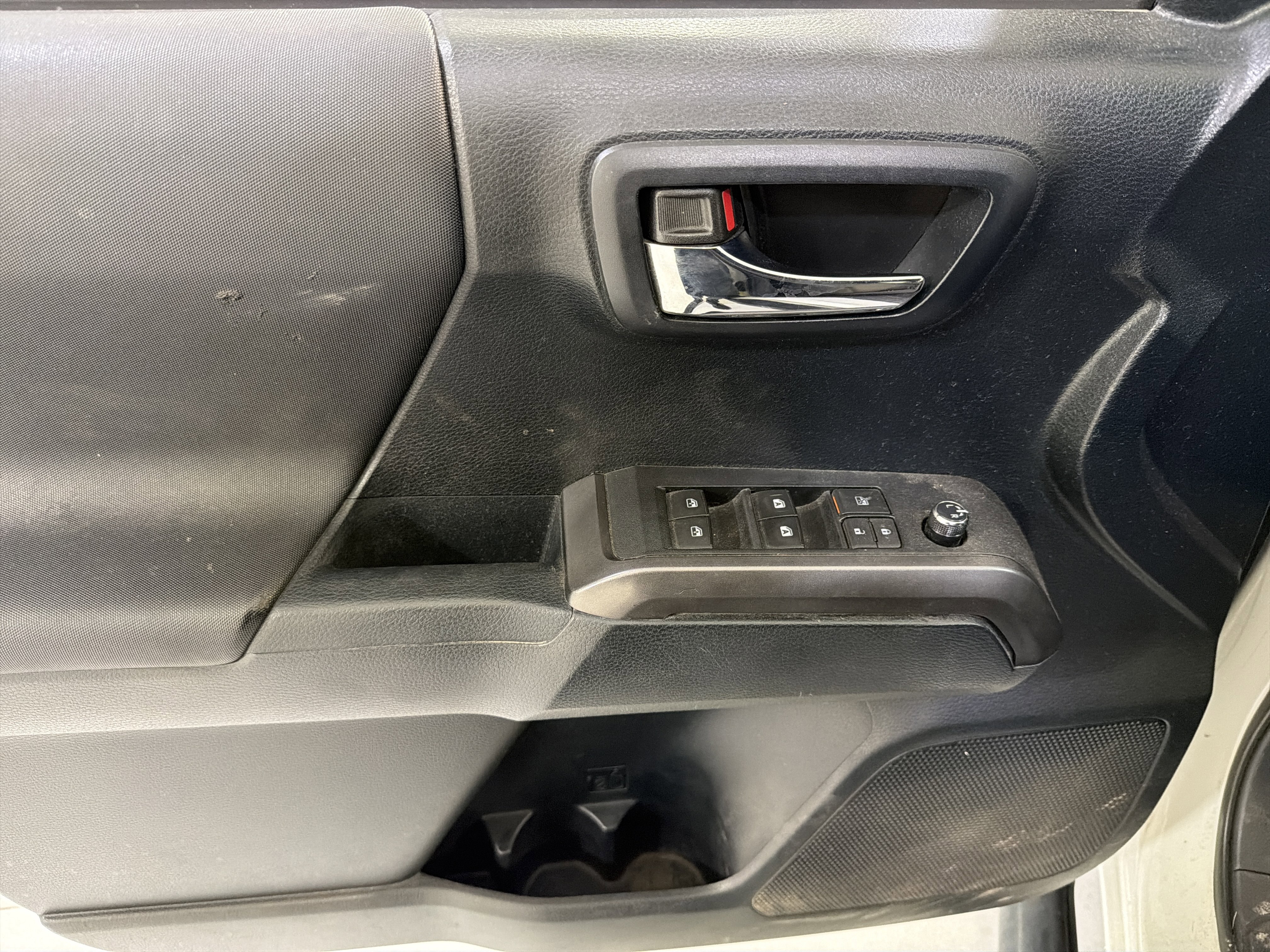 Used 2016 Toyota Tacoma TRD Sport w/ Towing Package image 14