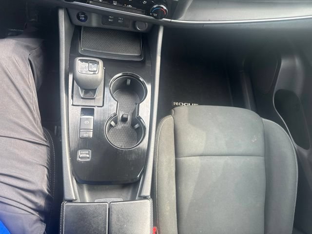 Used 2024 Nissan Rogue S FWD image 19