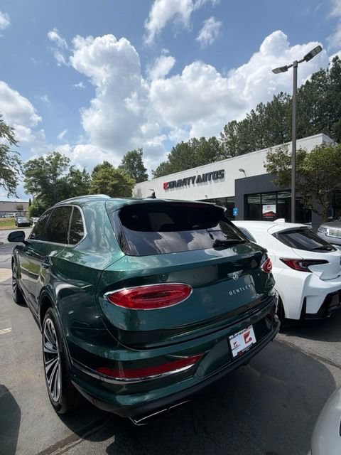 Used 2022 Bentley Bentayga AWD/4WD image 2