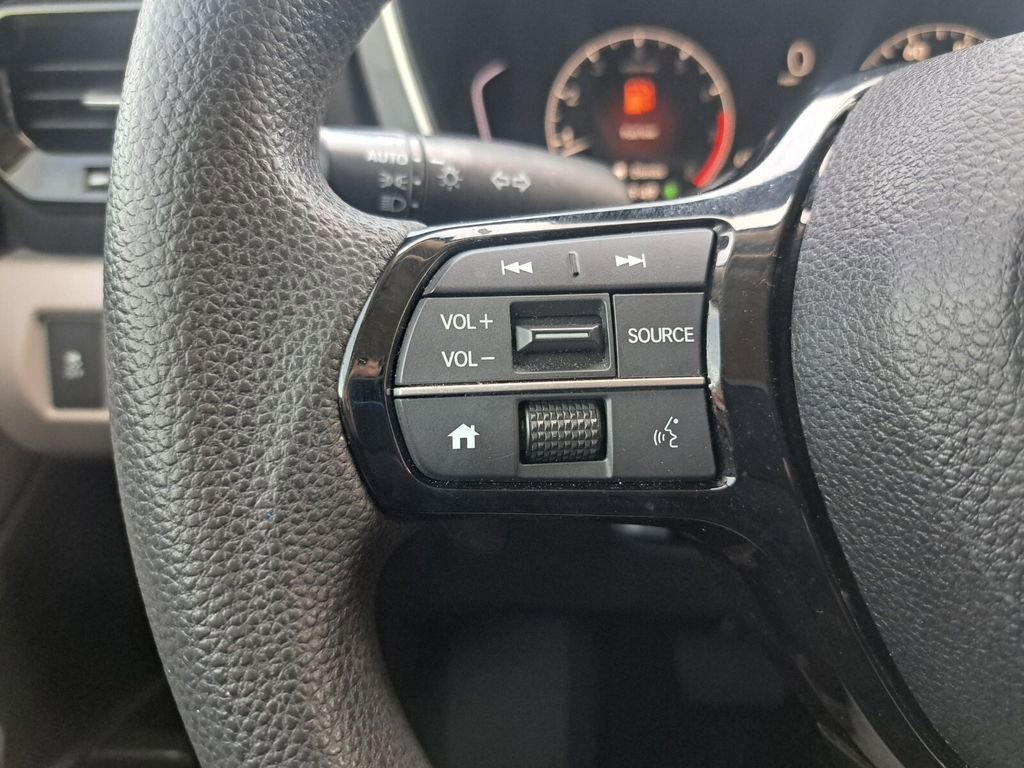 Used 2023 Honda Pilot LX image 14