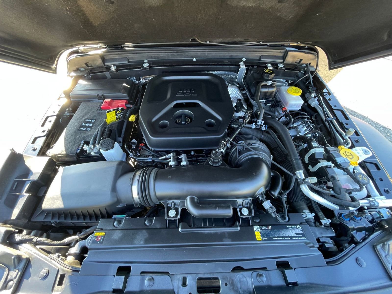 Used 2025 Jeep Wrangler Sport S AWD/4WD image 32