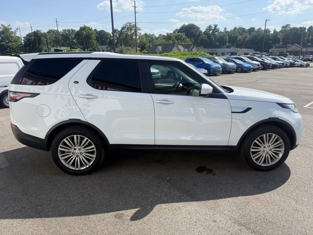 Used 2017 Land Rover Discovery HSE Luxury AWD/4WD image 6