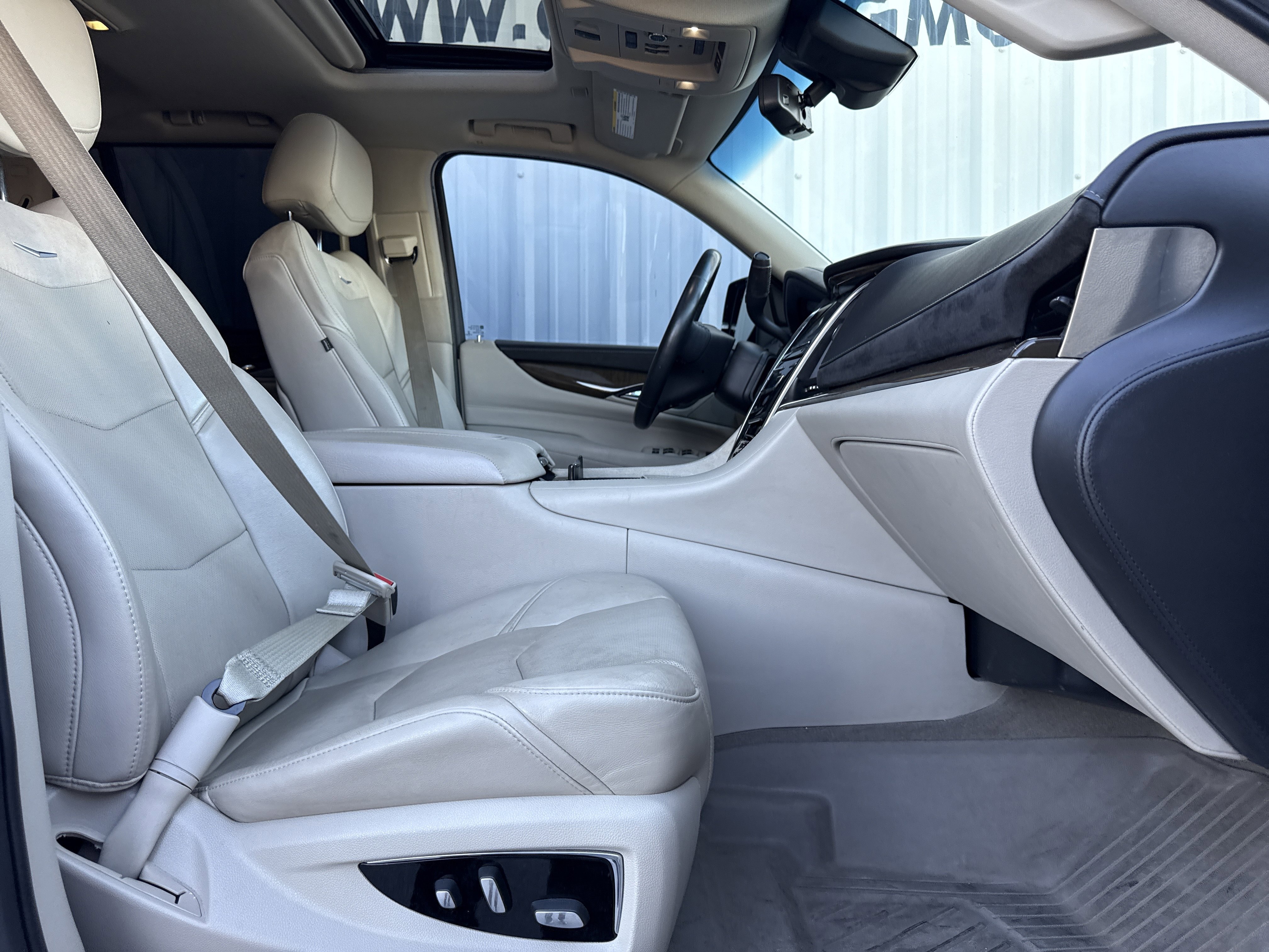 Used 2018 Cadillac Escalade Luxury w/ LPO, Radiant Package image 43