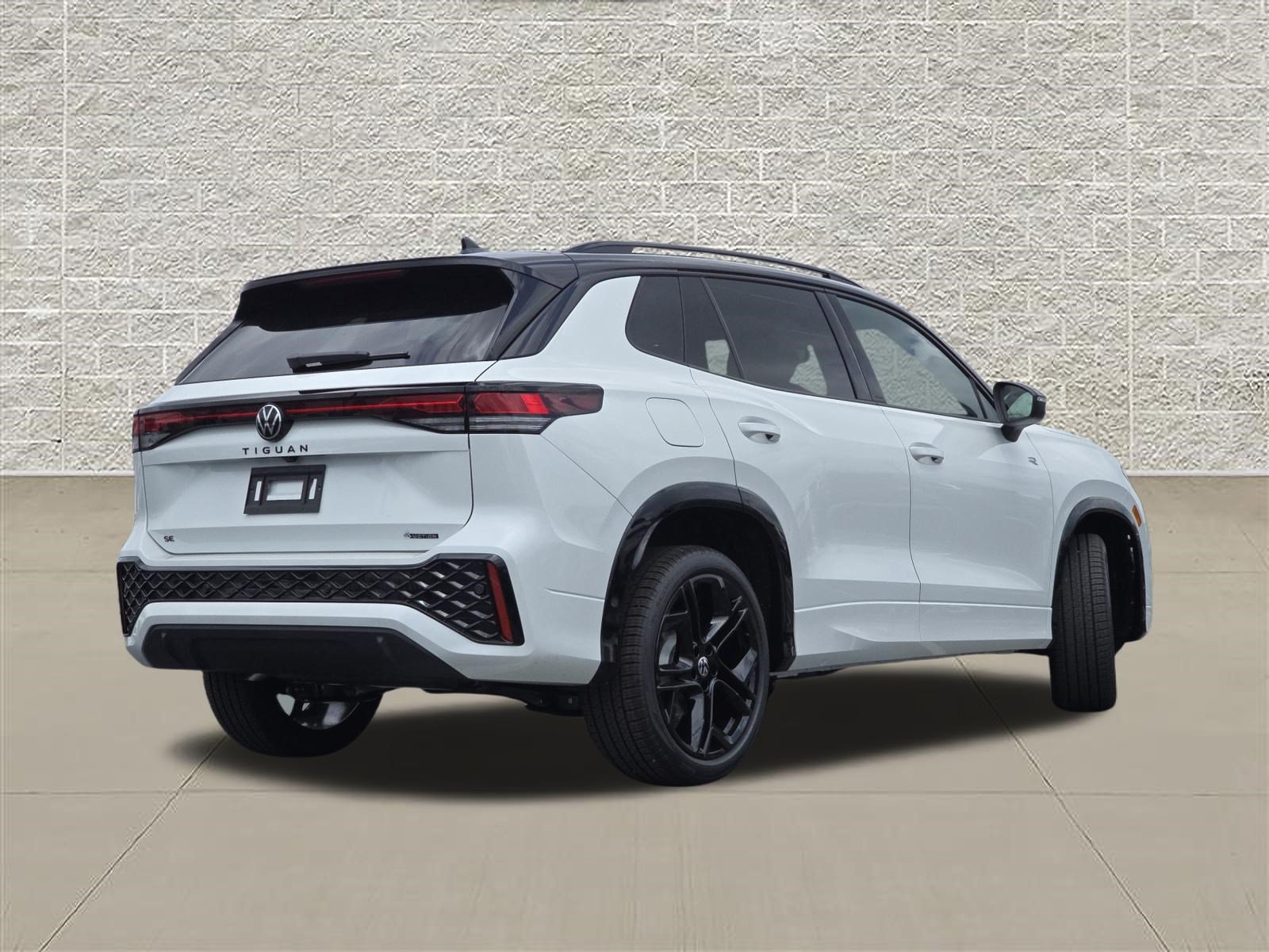 New 2026 Volkswagen Tiguan SE R-Line AWD/4WD image 7