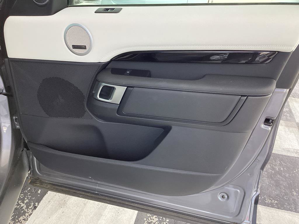 Used 2025 Land Rover Discovery S AWD/4WD image 26