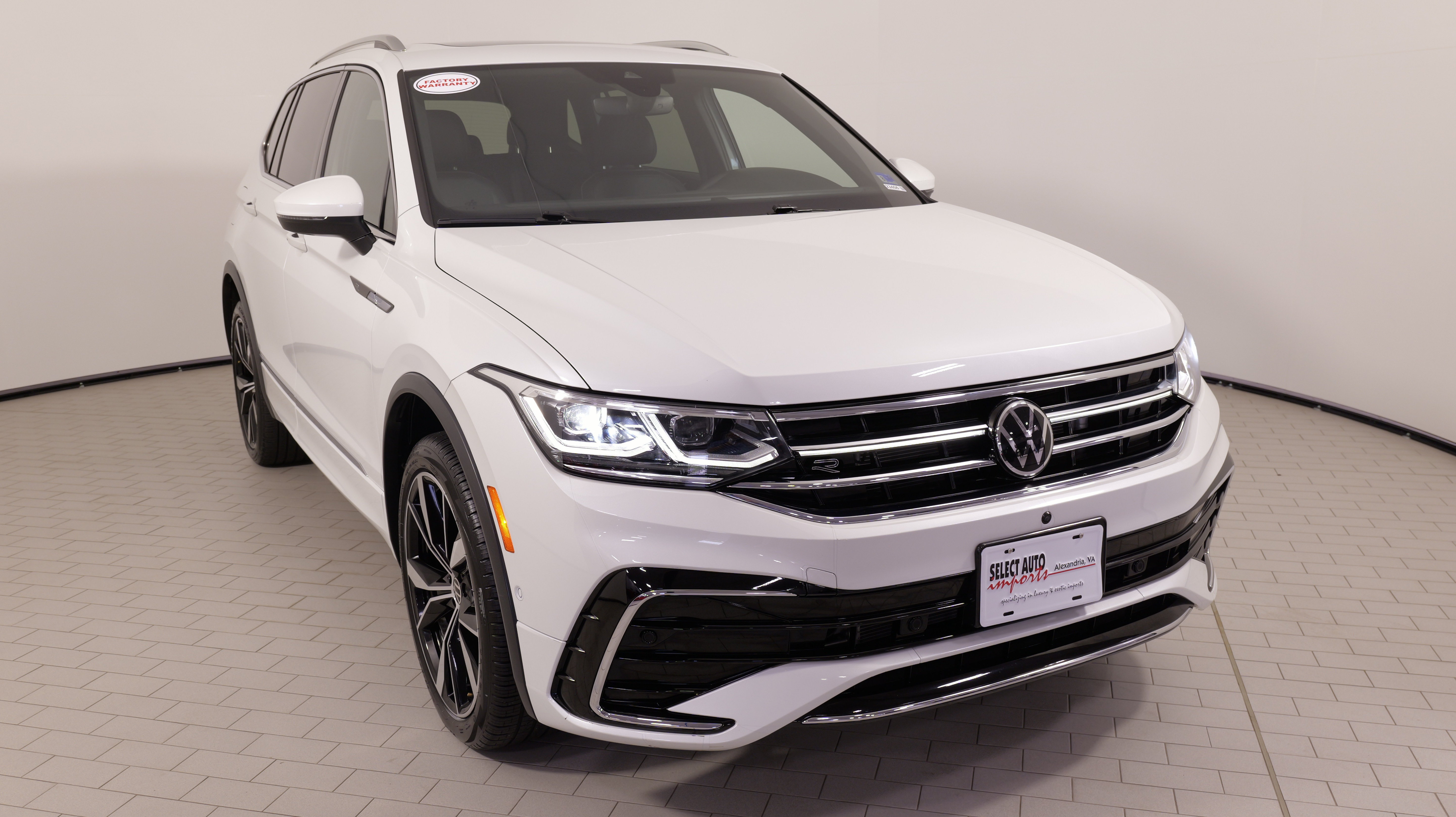 Used 2024 Volkswagen Tiguan SEL R-Line AWD/4WD image 5