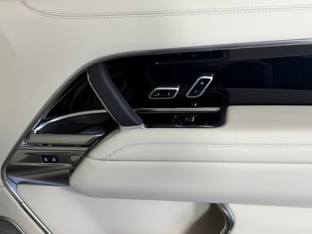 Used 2025 Land Rover Range Rover Autobiography AWD/4WD image 32