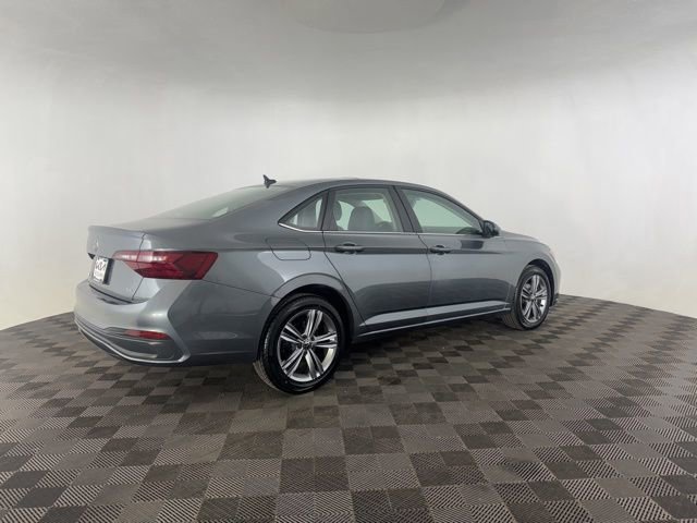 Used 2024 Volkswagen Jetta SE image 8