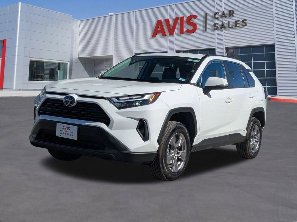 Used 2025 Toyota RAV4 XLE image 1