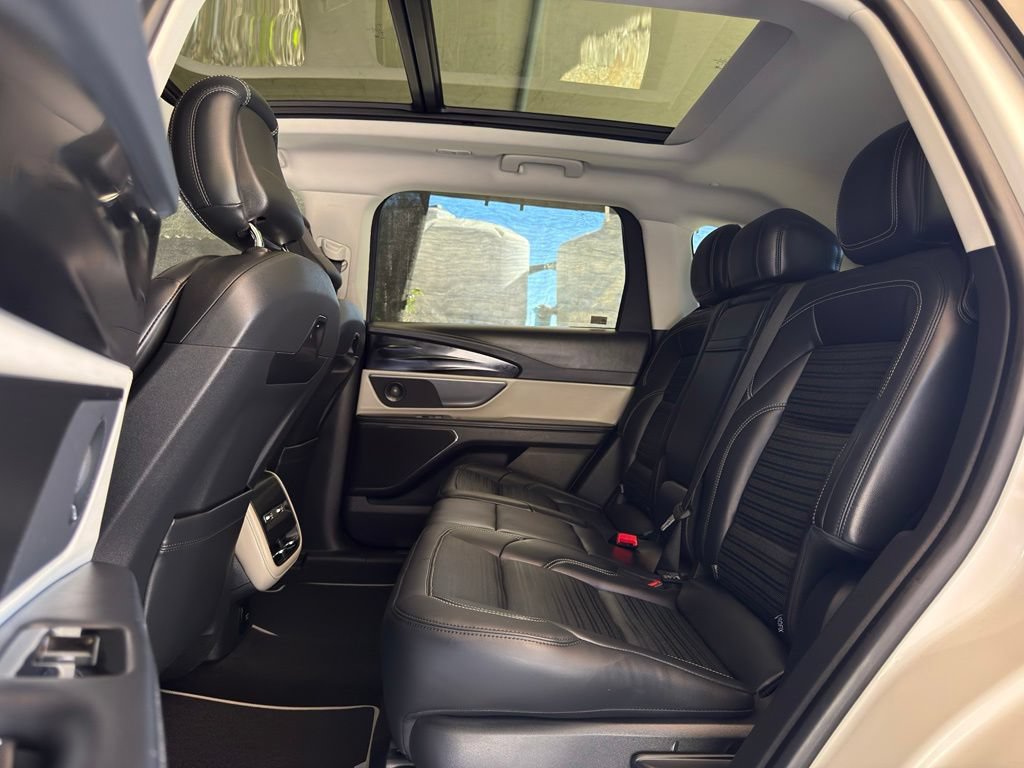 Used 2025 Lincoln Nautilus Reserve AWD/4WD image 19