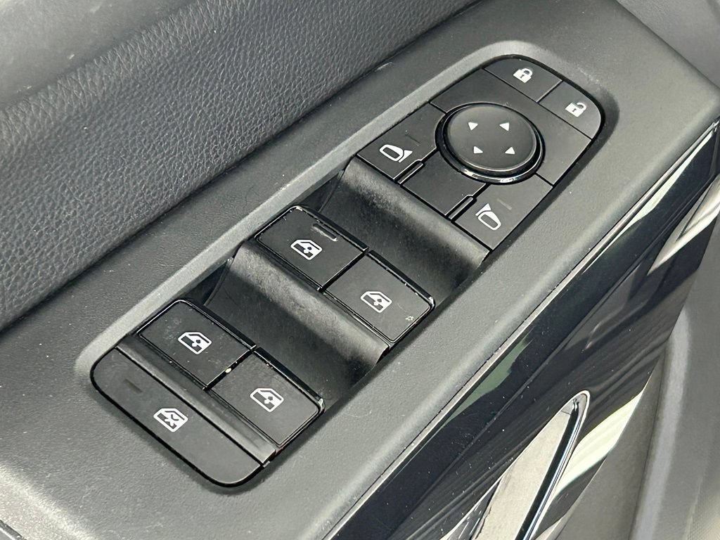 Used 2023 Nissan Pathfinder SV AWD/4WD image 34