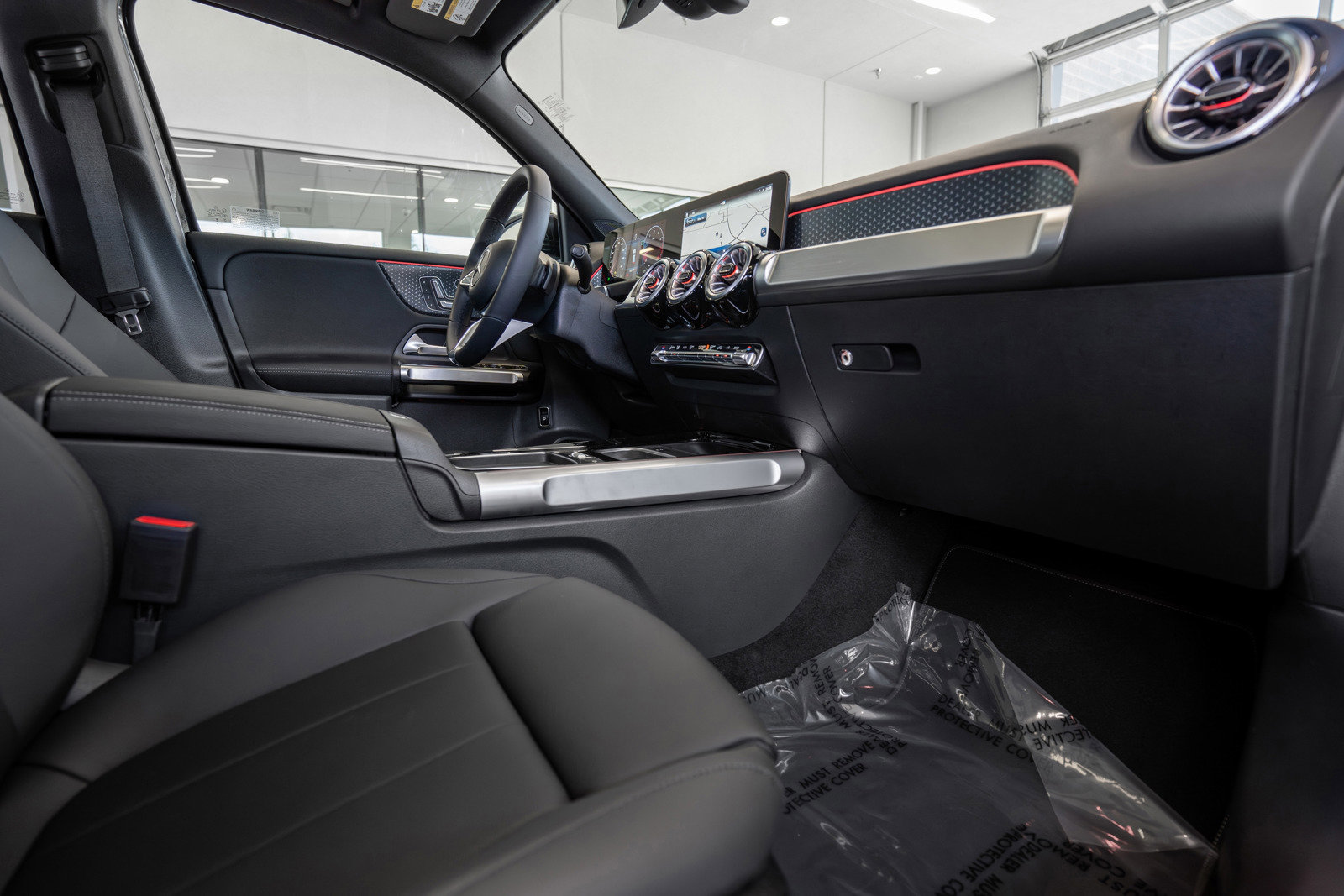 Used 2024 Mercedes-Benz GLB 250 w/ Exclusive Package image 17