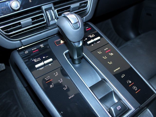 Certified 2023 Porsche Macan image 14