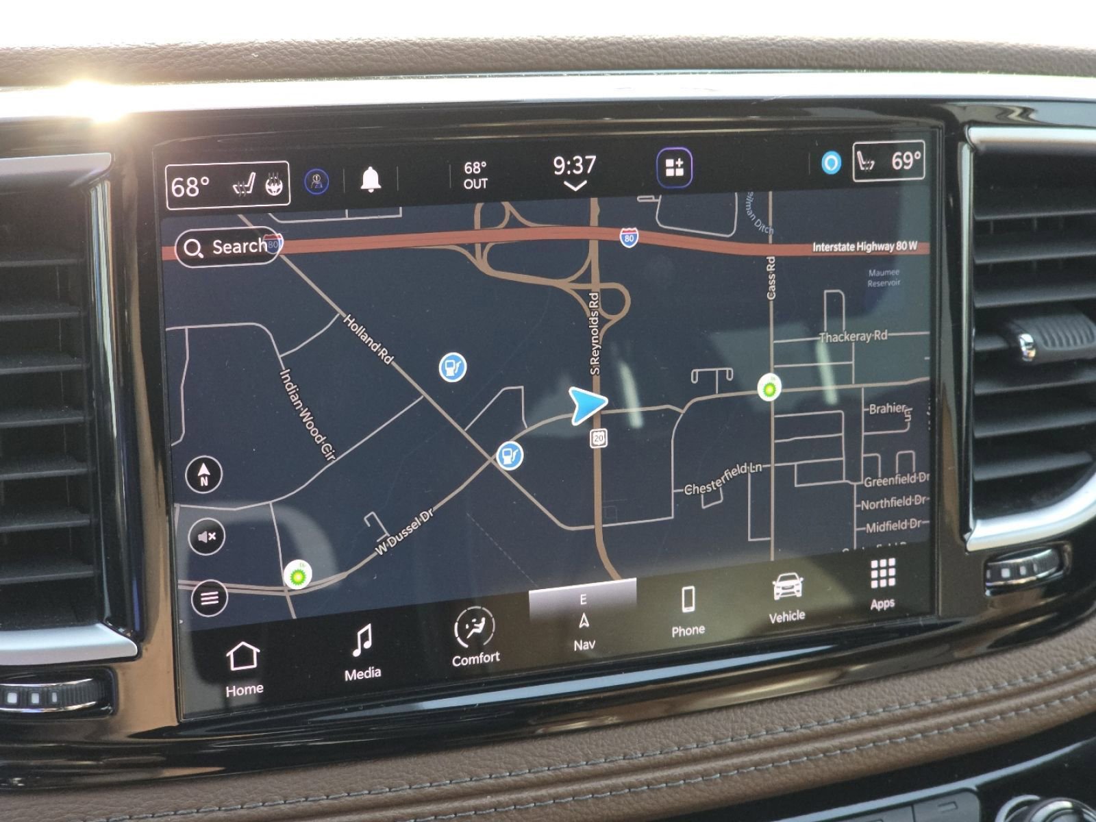 Used 2021 Chrysler Pacifica Limited w/ Uconnect Theater Family Group AWD/4WD image 4