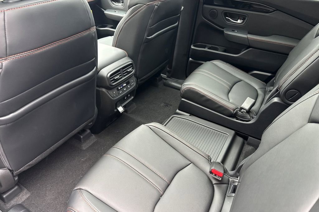 New 2026 Honda Pilot TrailSport image 17