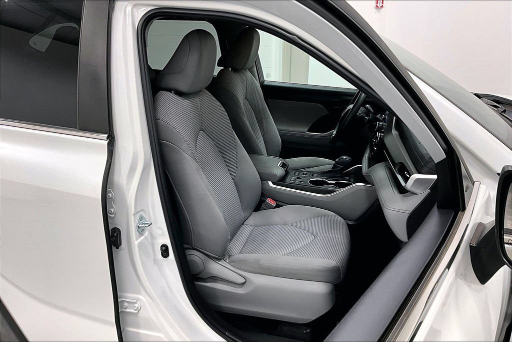 Used 2023 Toyota Highlander L AWD/4WD image 9