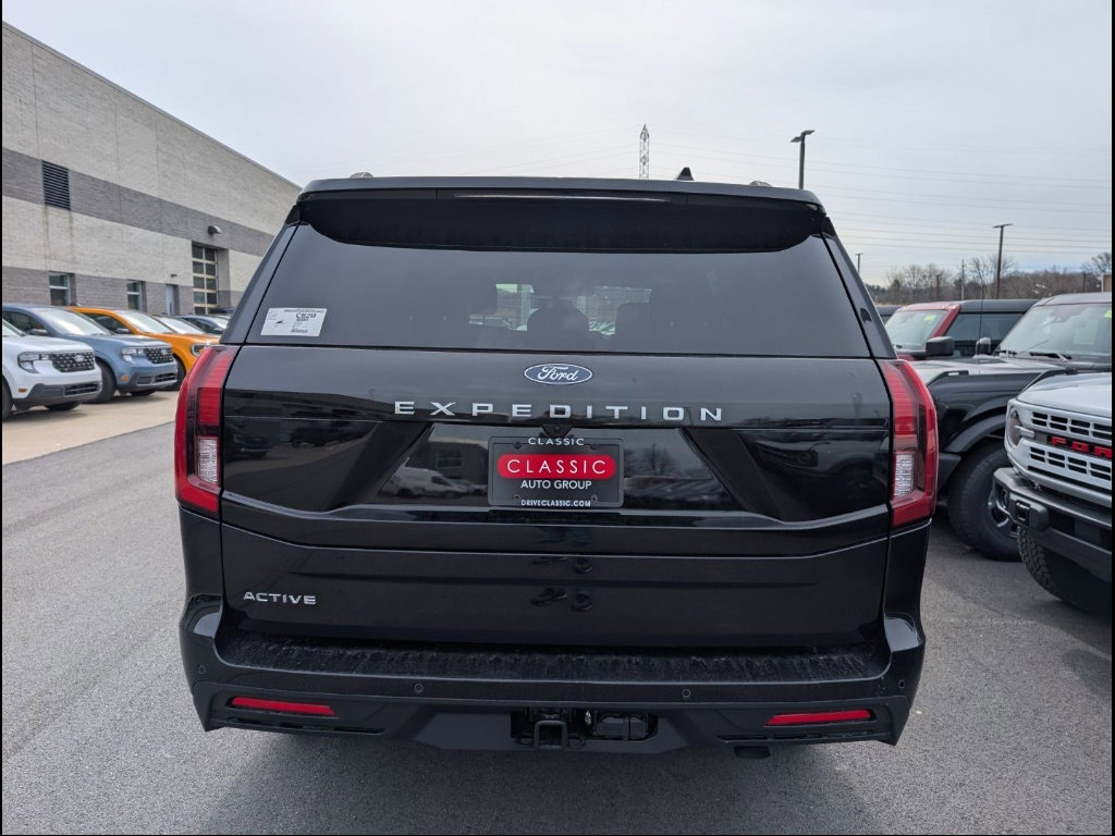 New 2026 Ford Expedition Active image 4