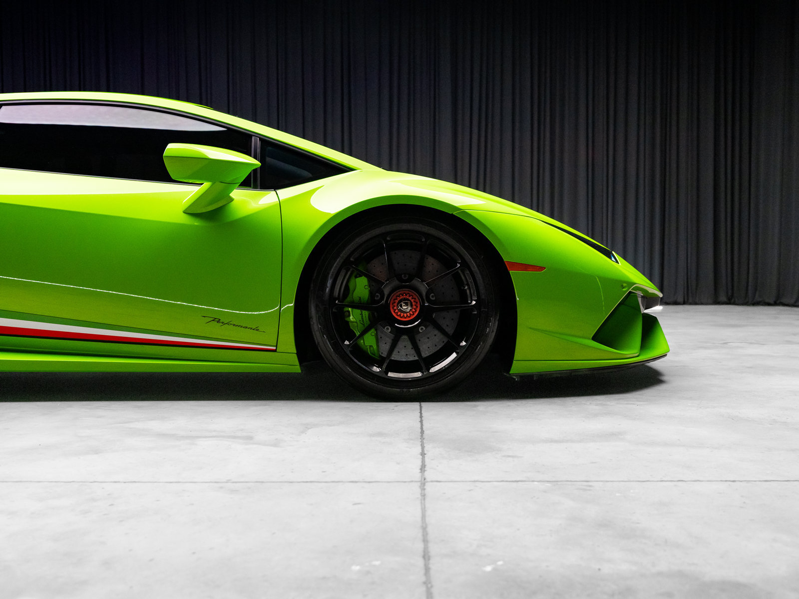 Used 2018 Lamborghini Huracan Performante AWD/4WD image 28