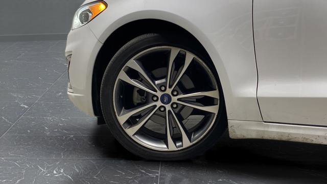 Used 2019 Ford Fusion Titanium FWD image 31