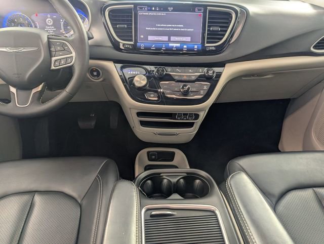Used 2023 Chrysler Pacifica Touring-L FWD image 24