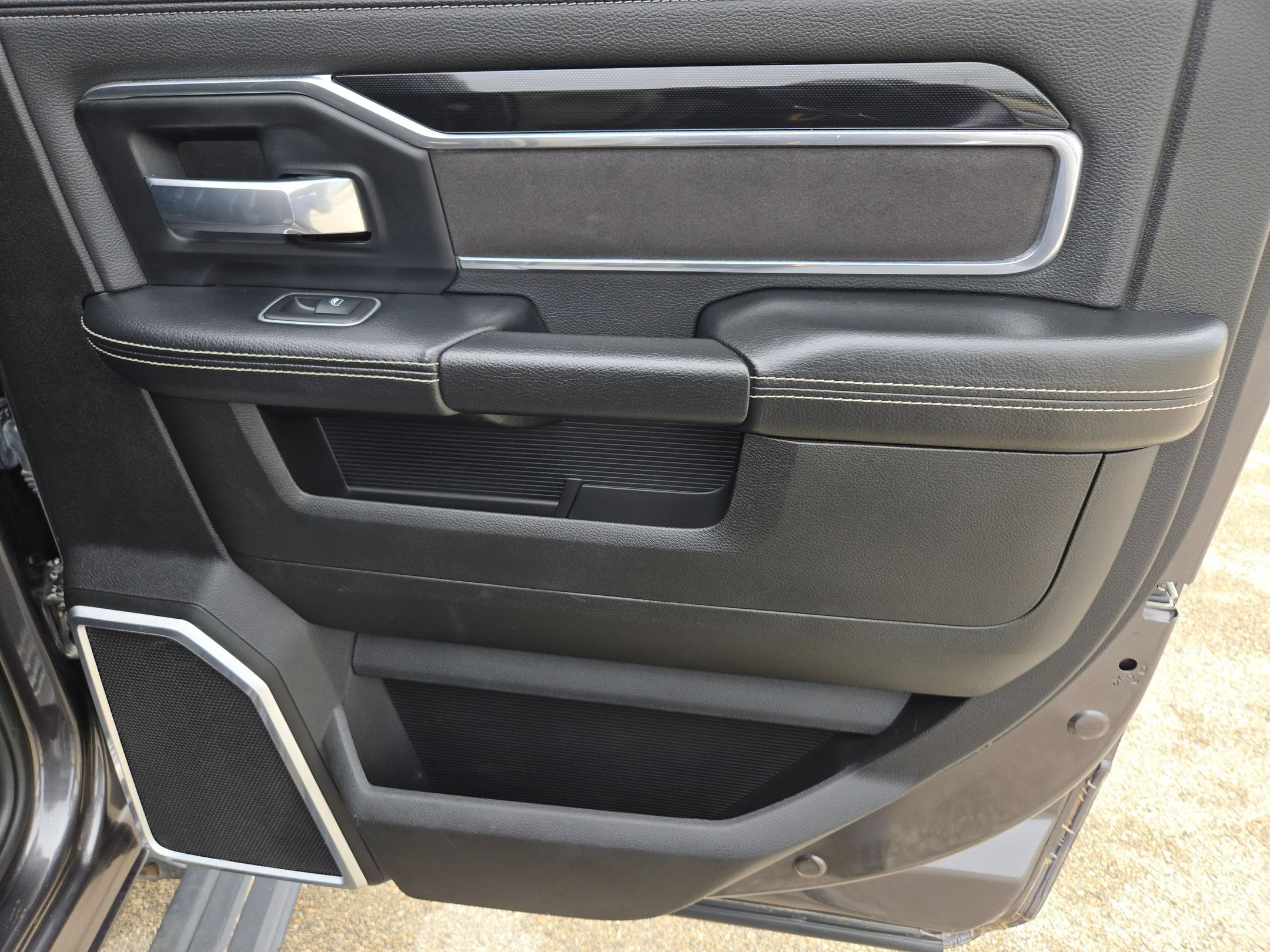 Used 2022 RAM 2500 Laramie w/ Night Edition AWD/4WD image 24