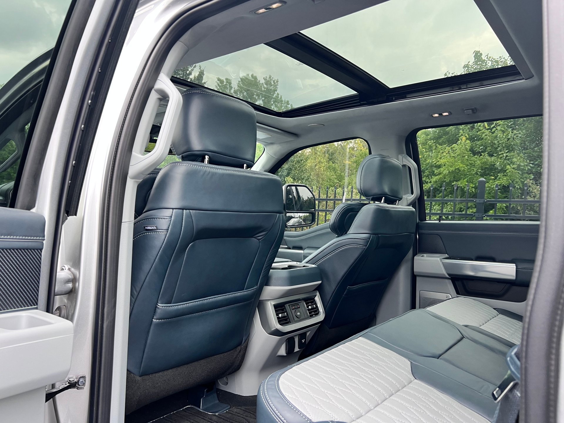 Used 2024 Ford F450 Limited w/ FX4 Off-Road Package image 22