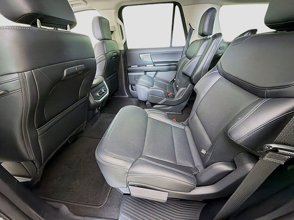 Used 2025 Ford Expedition Platinum AWD/4WD image 29