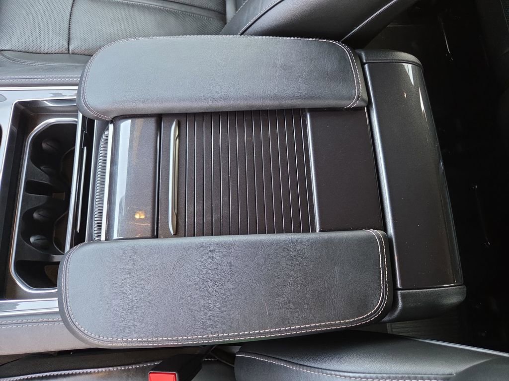 Used 2024 Jeep Wagoneer 4WD image 16