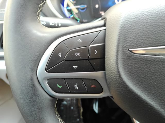 Used 2024 Chrysler Pacifica Limited FWD image 43