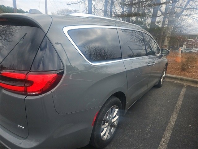 Used 2021 Chrysler Pacifica Touring-L w/ Uconnect Theater Family Group image 5