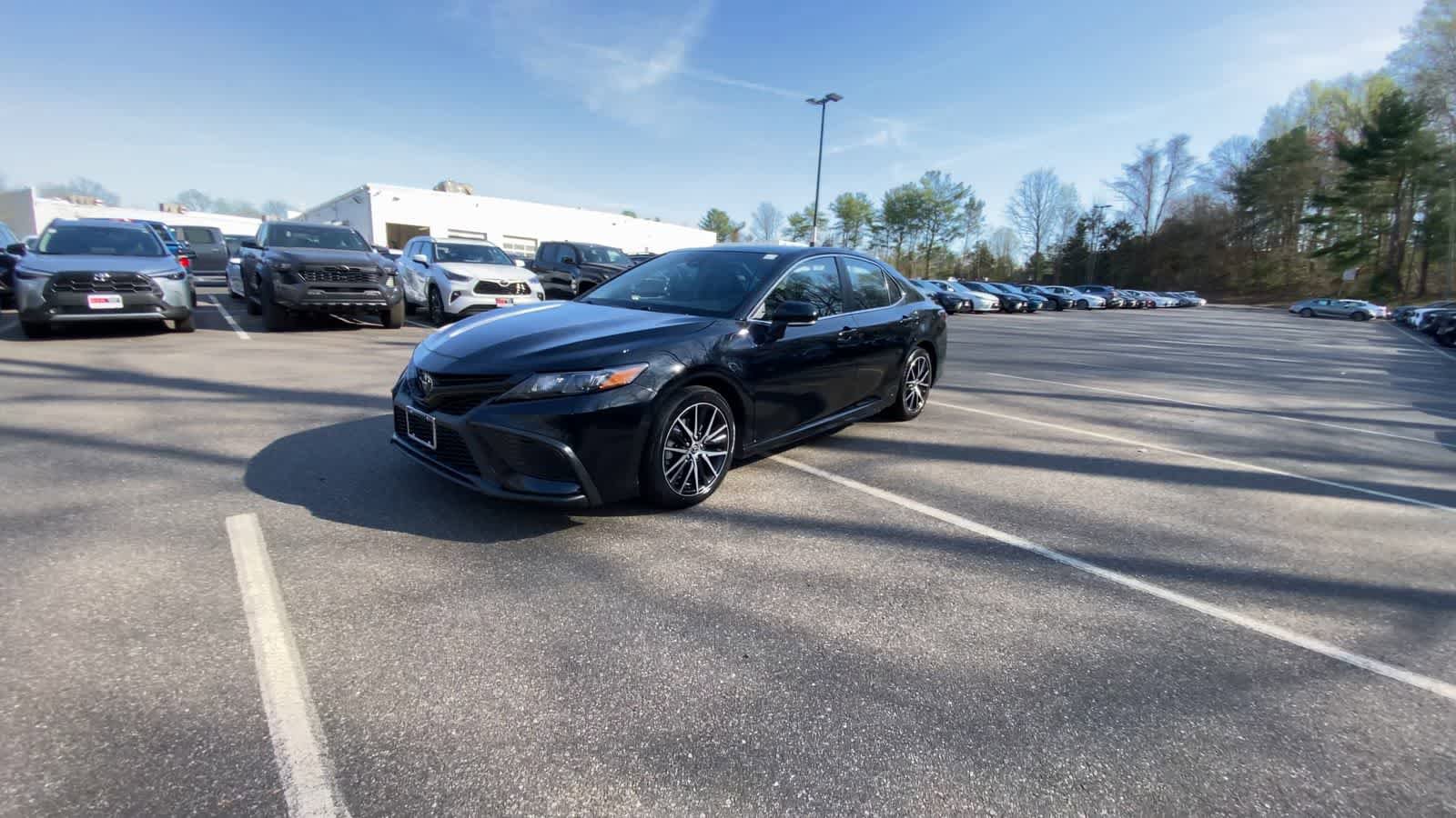 Used 2024 Toyota Camry SE FWD image 4
